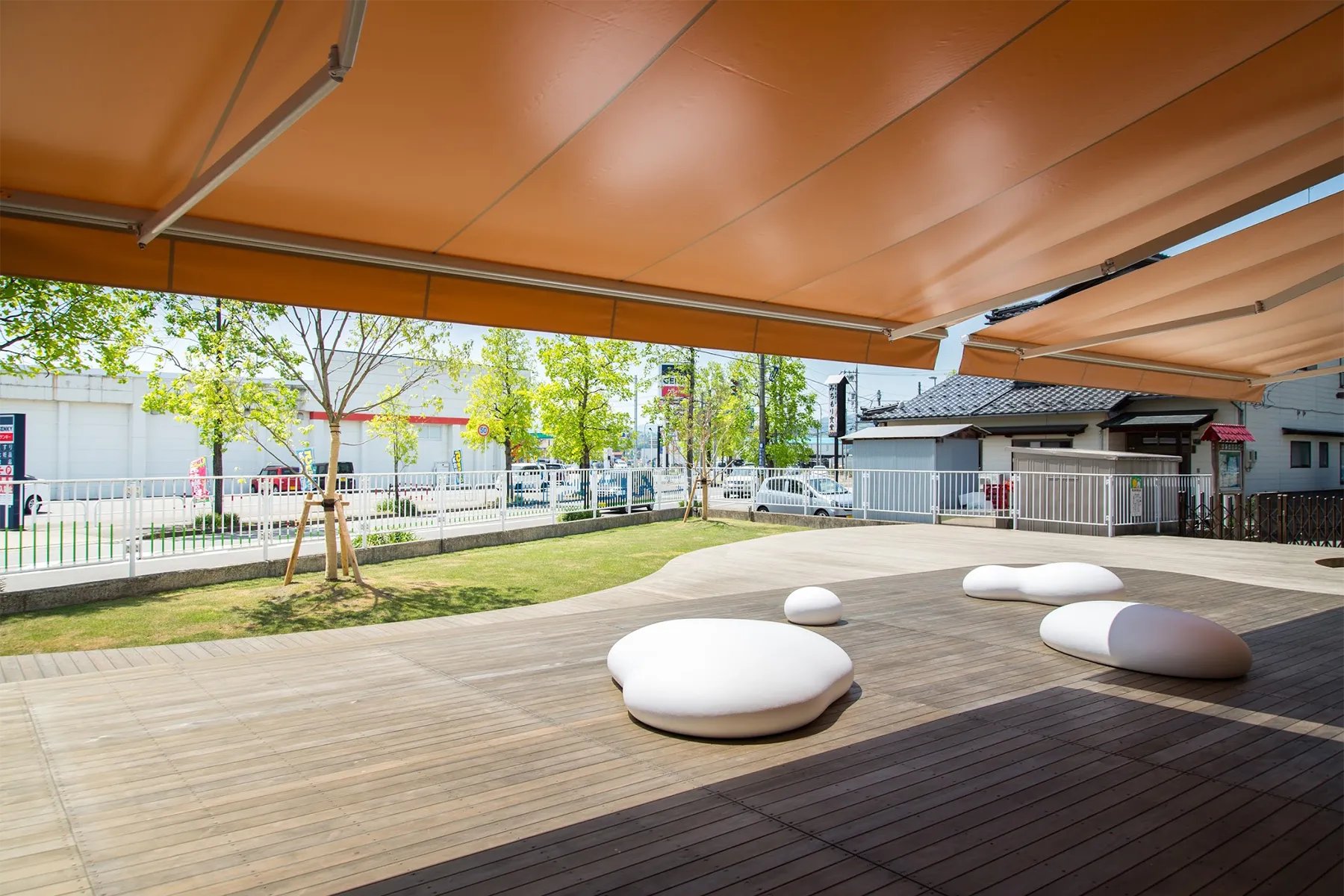 園庭ウッドデッキ1