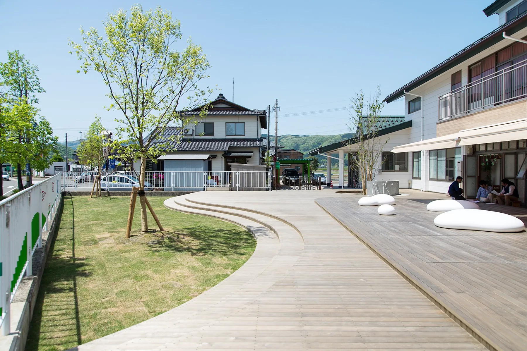 園庭ウッドデッキ2