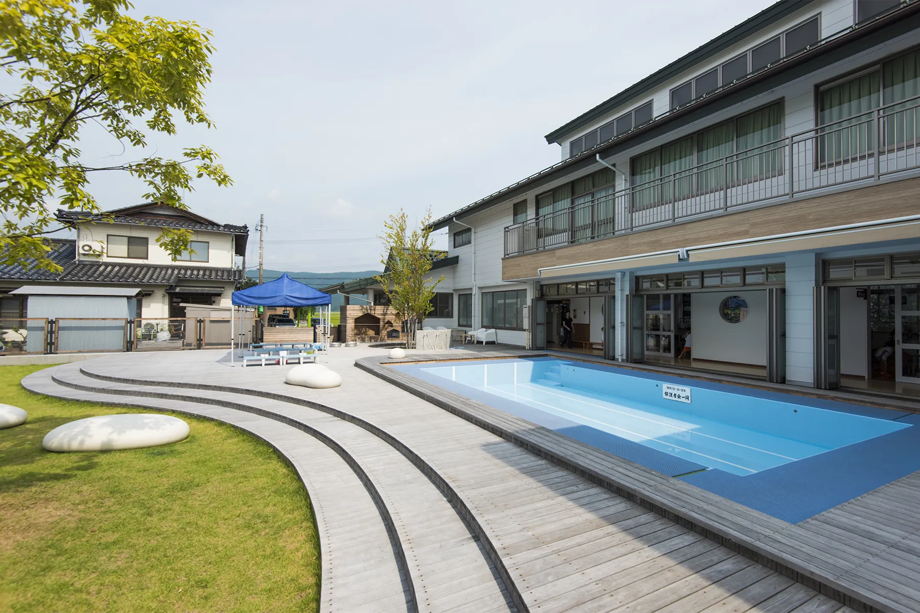 園庭プール