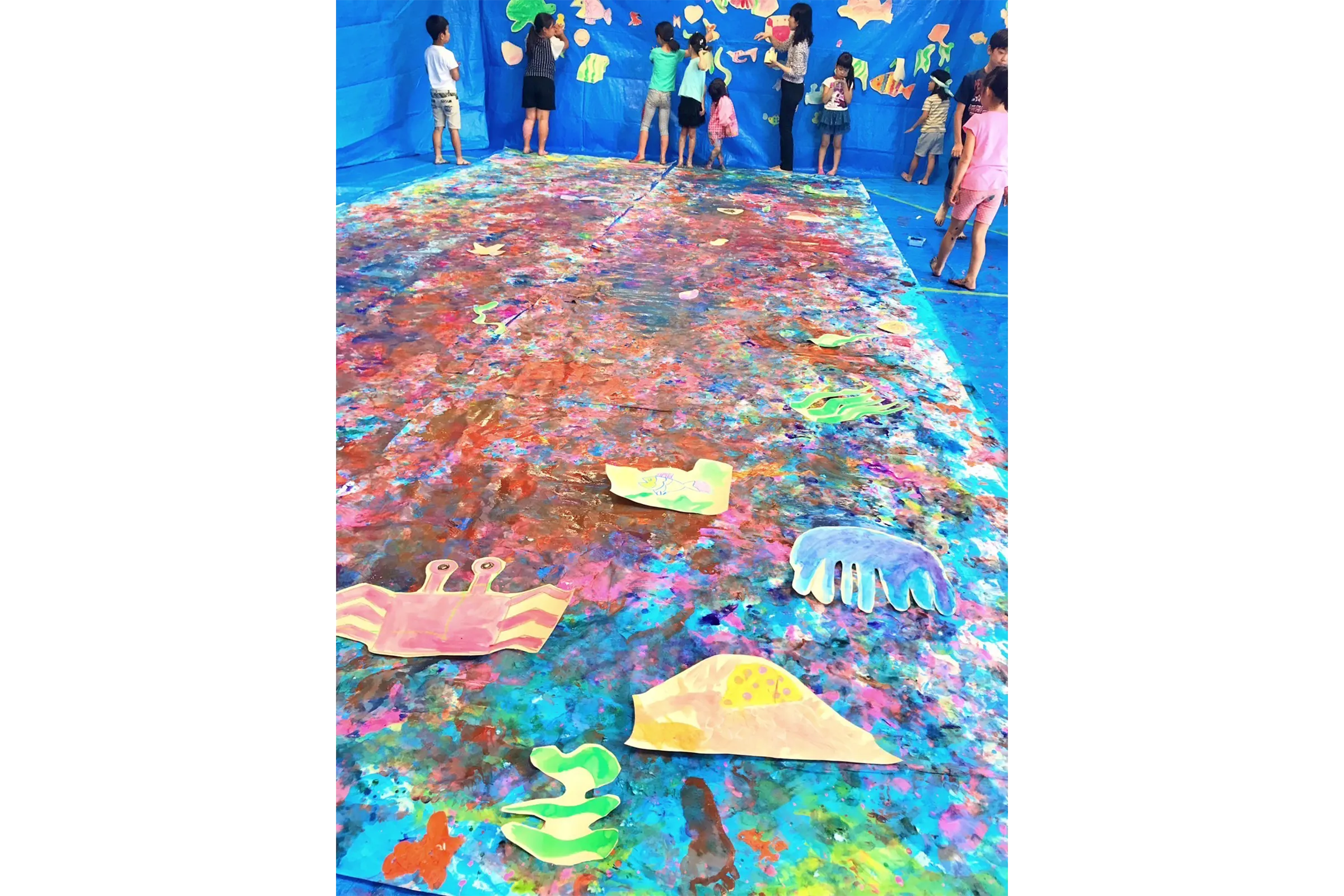 絵かき、色遊び体験