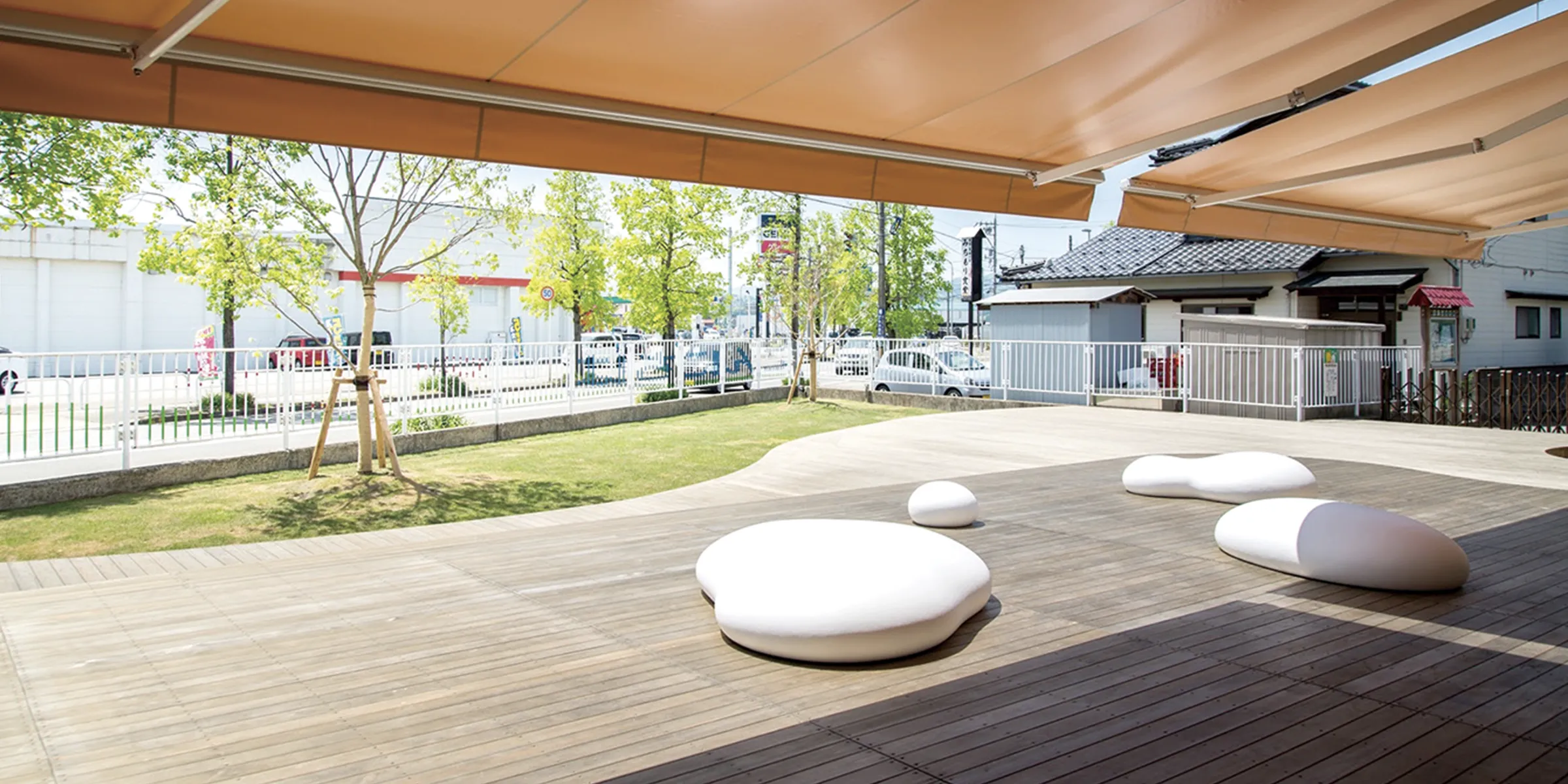 ウッドデッキテラス